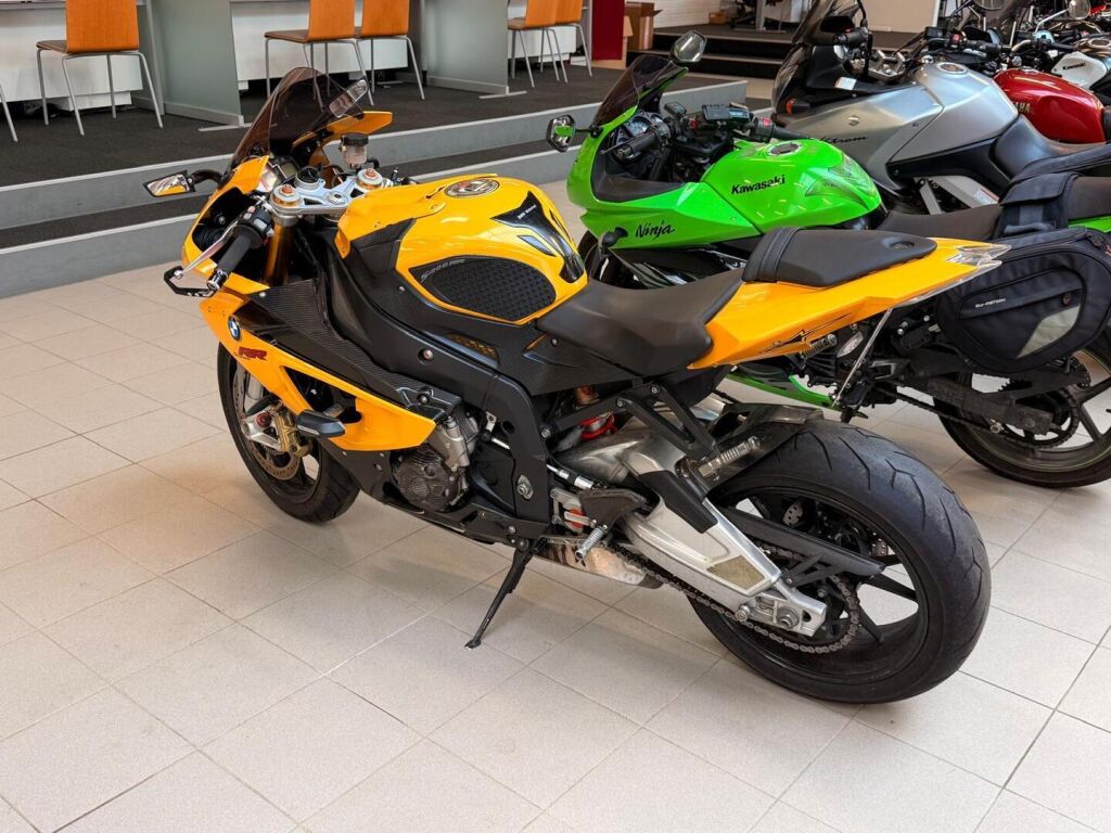 BMW S 2011 Keltainen