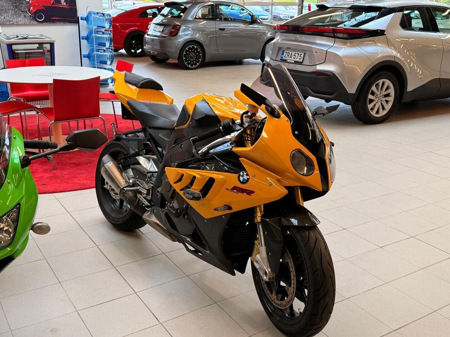BMW S
