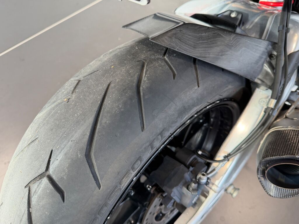 BMW S 2011 Keltainen