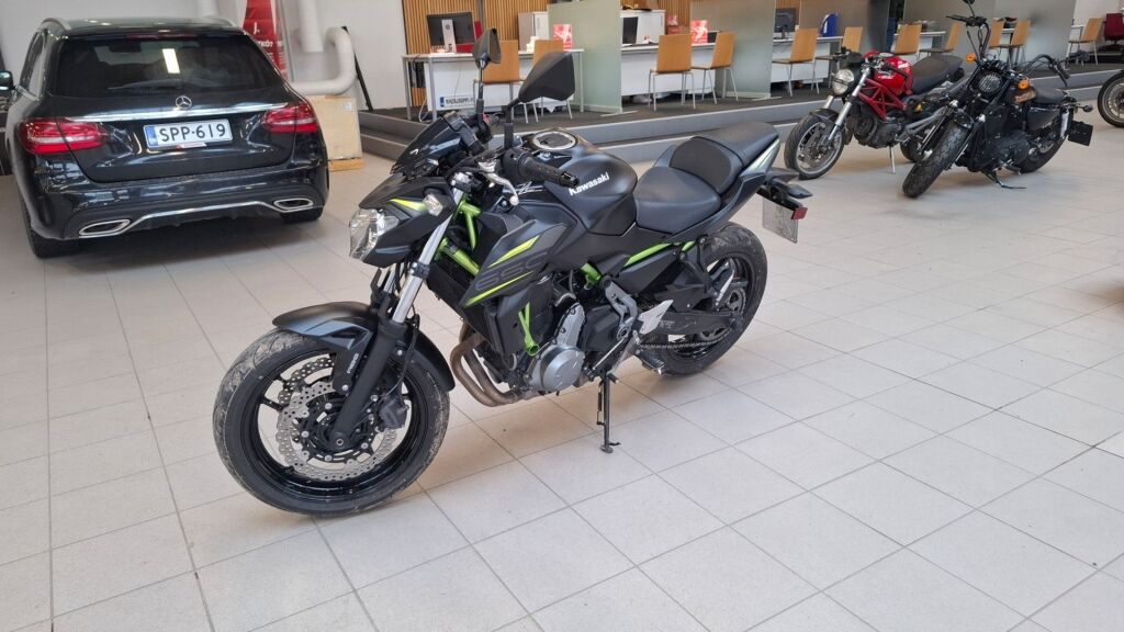 Kawasaki Z 2019 Musta
