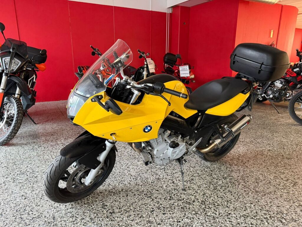 BMW F 2006 Punainen