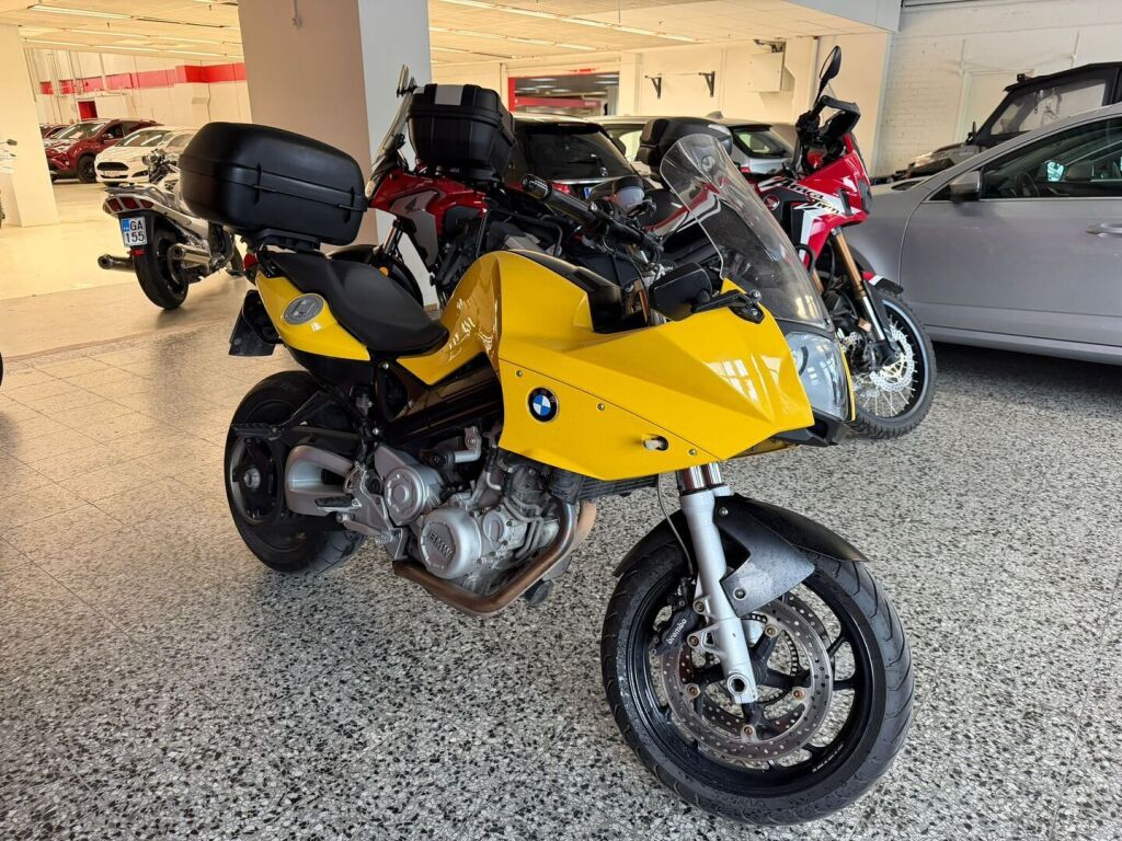 BMW F 2006 Punainen