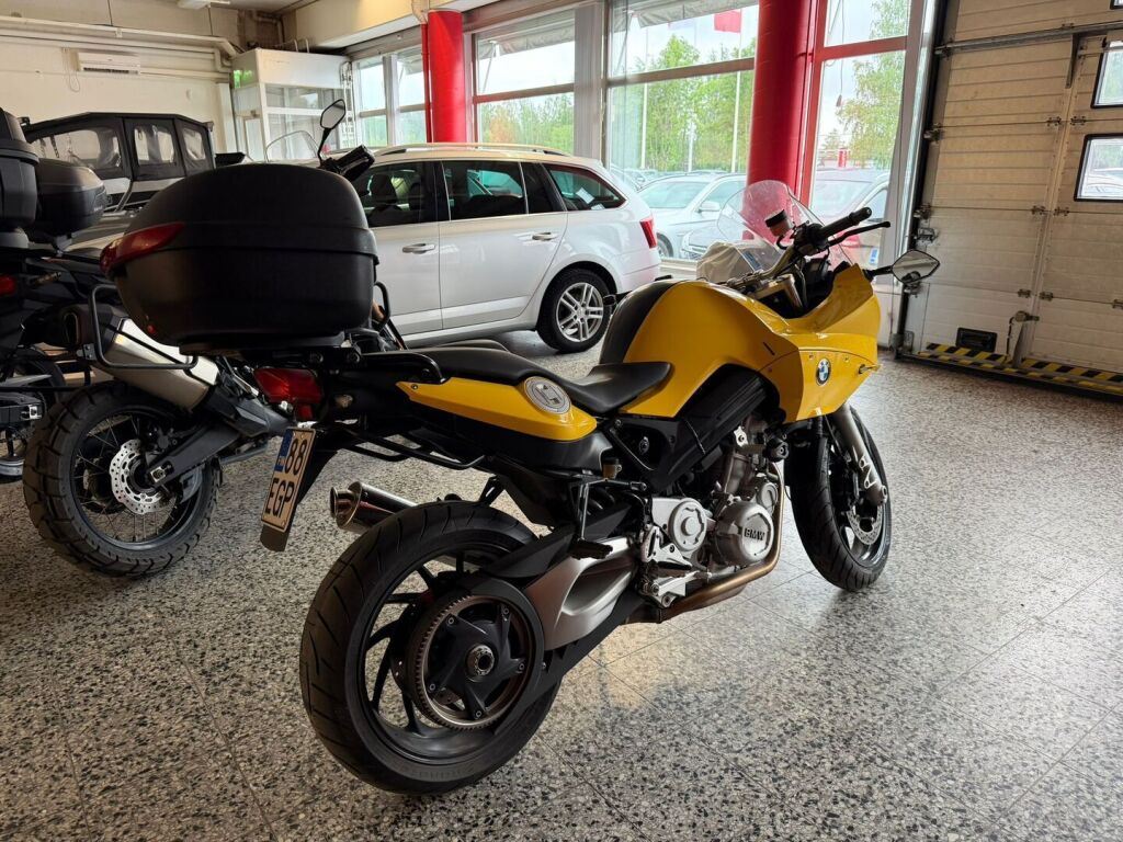 BMW F 2006 Punainen