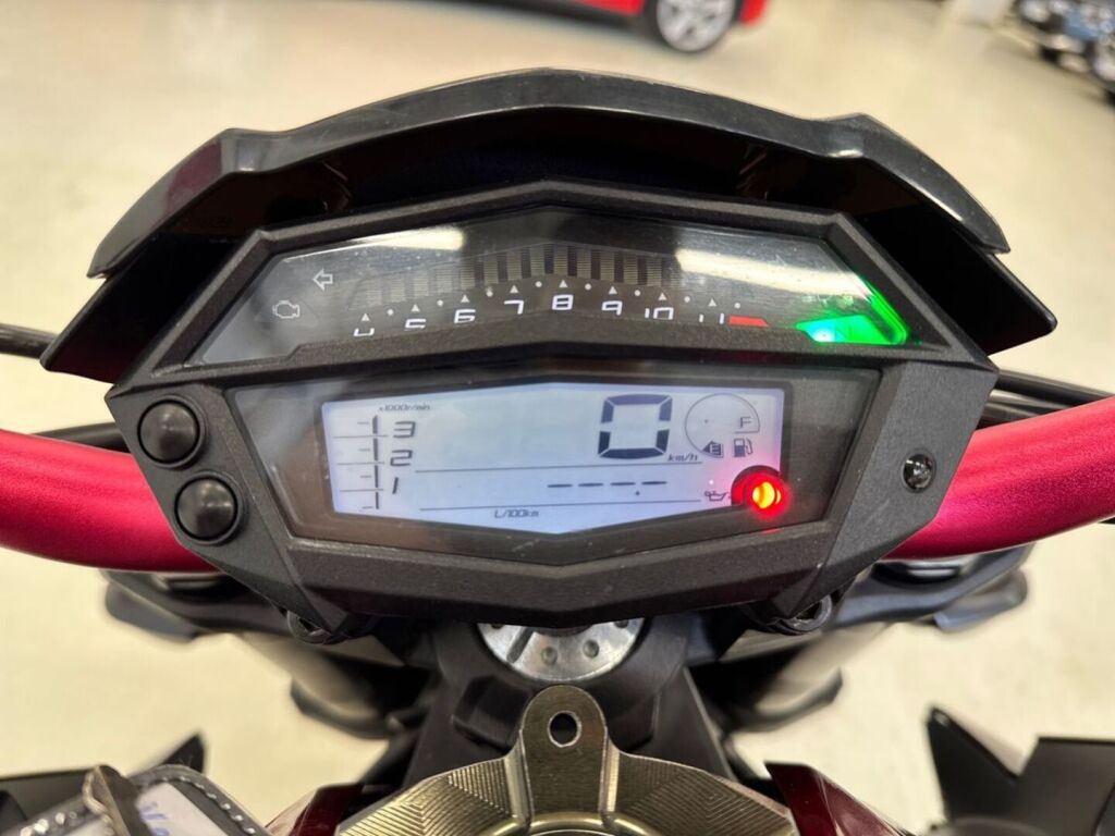 Kawasaki Z 2015 Musta