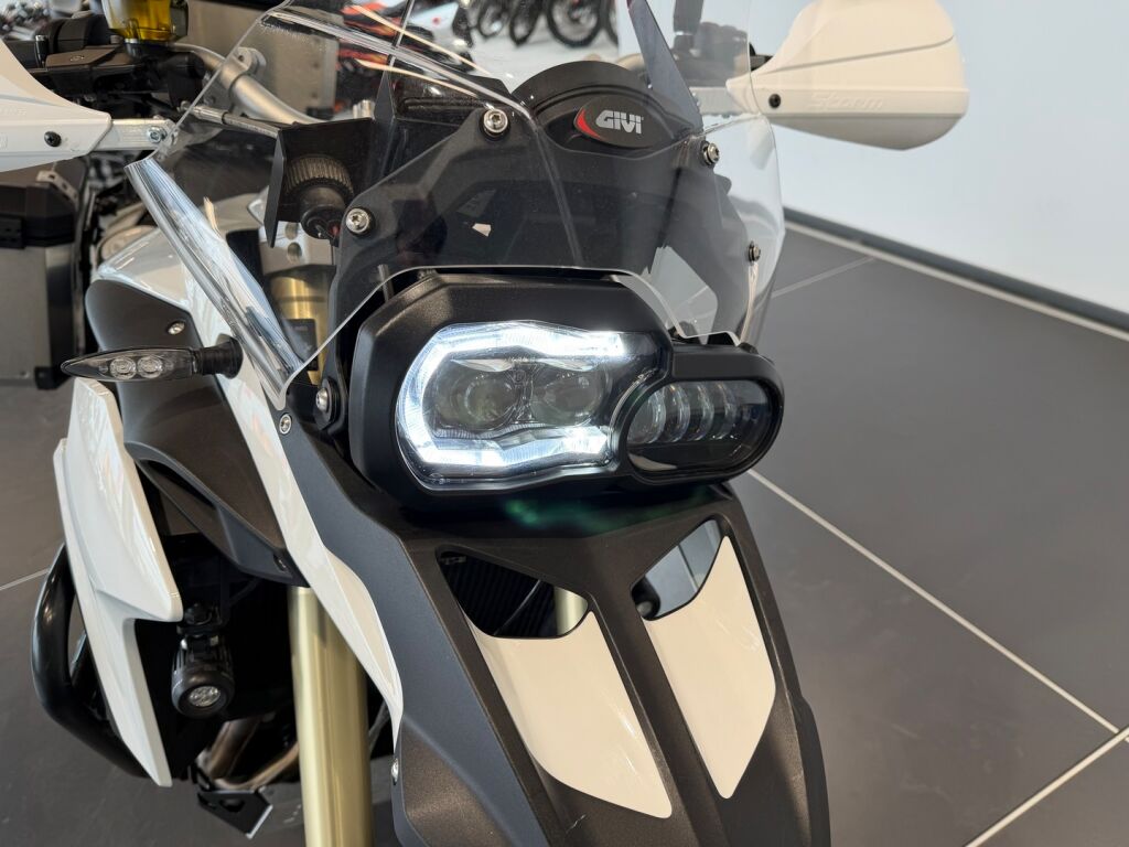 BMW F 2013 Valkoinen