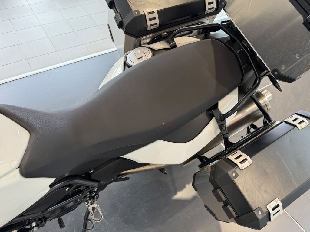 BMW F 2013 Valkoinen