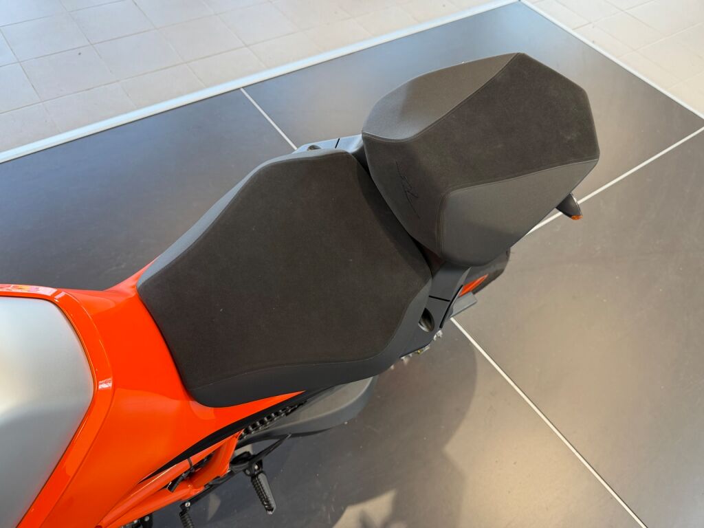 Ktm 1290 2022 Oranssi