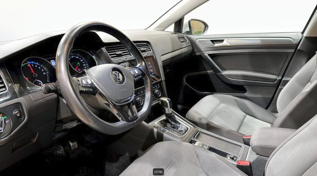 Volkswagen Golf 2019 Valkoinen