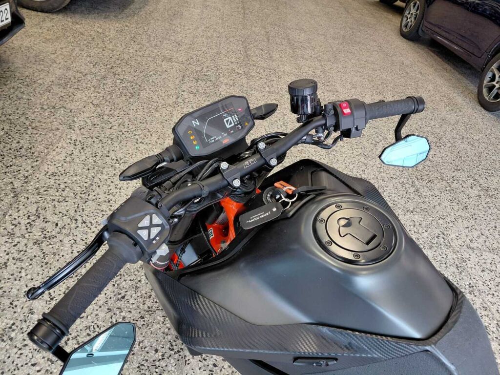 Ktm 890 2023 