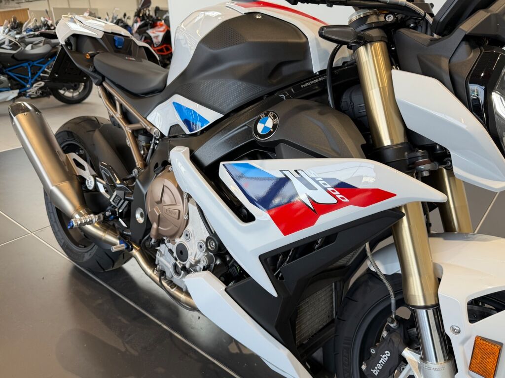 BMW S 2021 Valkoinen