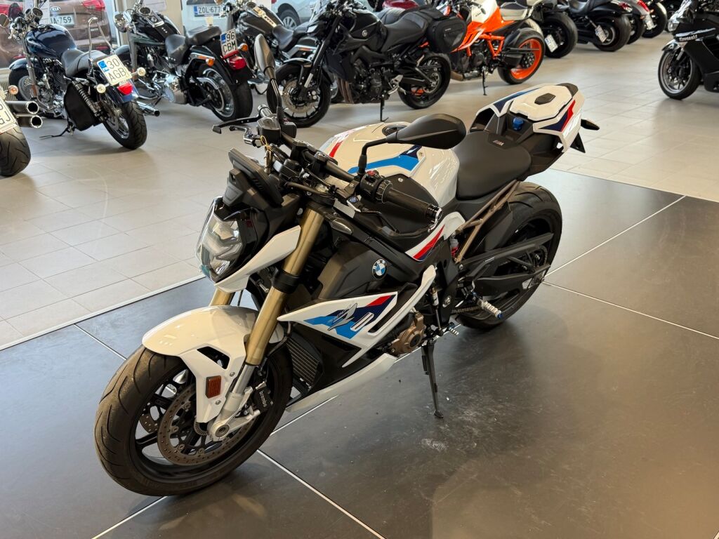 BMW S 2021 Valkoinen