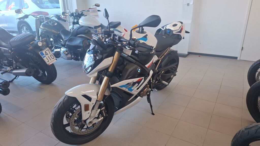 BMW S 2021 Valkoinen