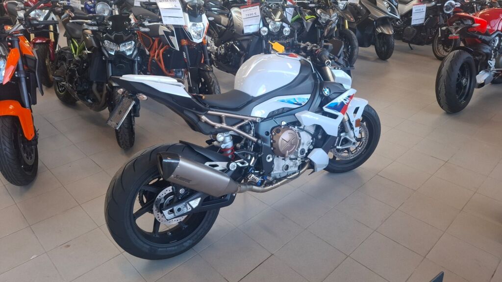 BMW S 2021 Valkoinen