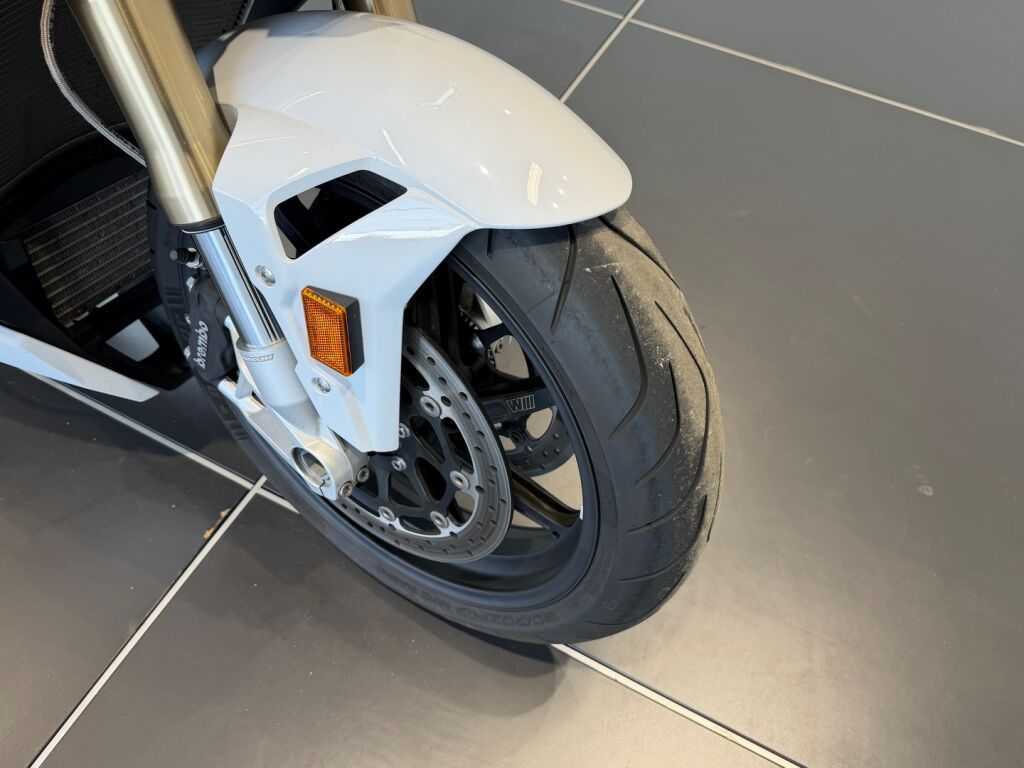 BMW S 2021 Valkoinen