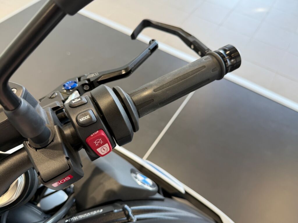 BMW S 2021 Valkoinen