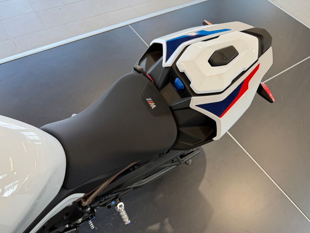 BMW S 2021 Valkoinen