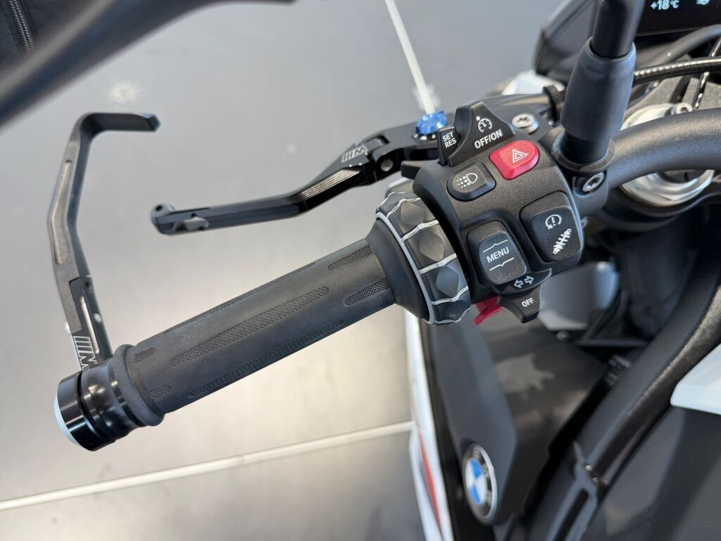 BMW S 2021 Valkoinen