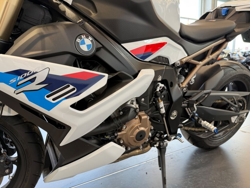 BMW S 2021 Valkoinen