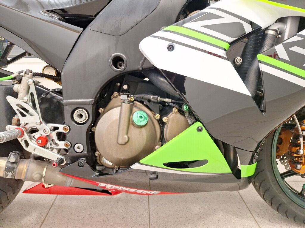 Kawasaki ZX-10R 2005 Musta