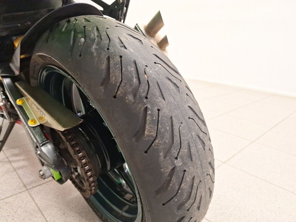 Kawasaki ZX-10R 2005 Musta