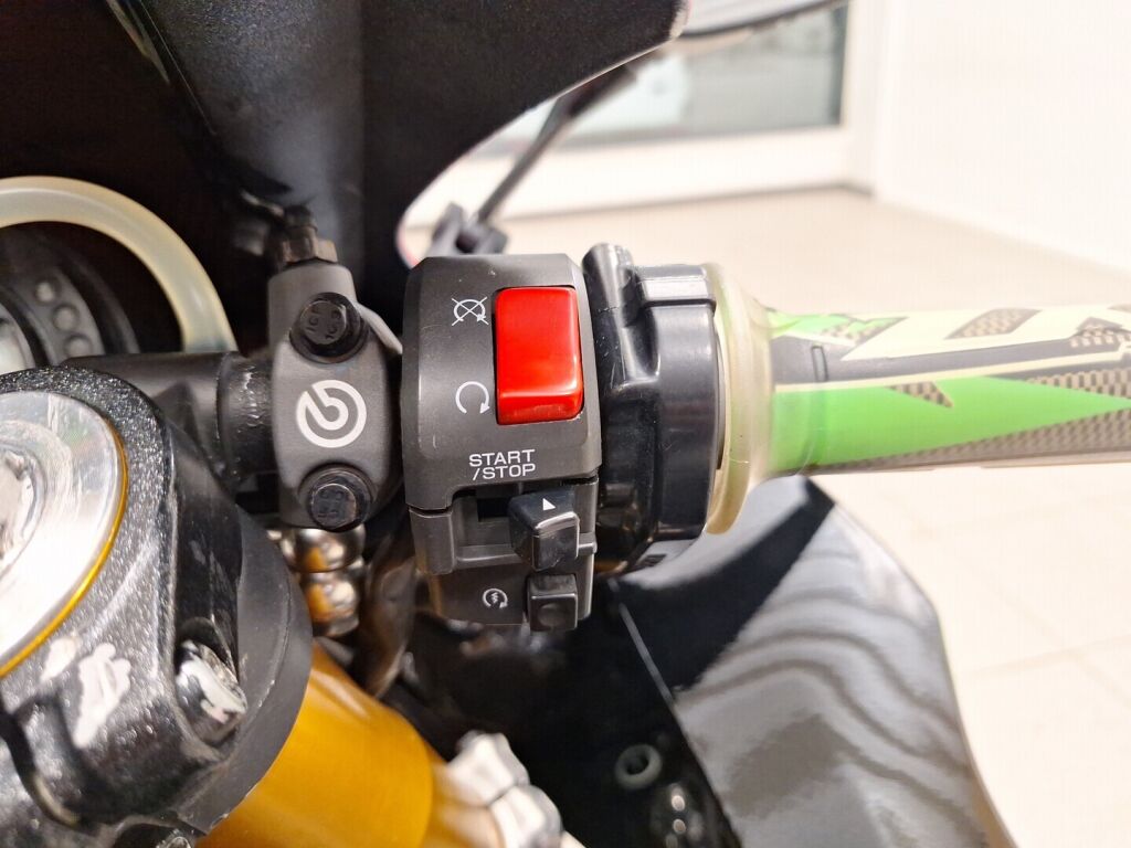 Kawasaki ZX-10R 2005 Musta