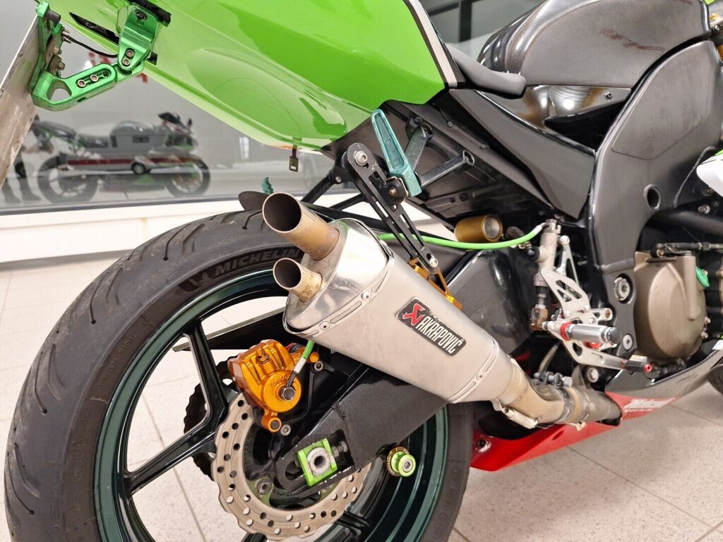 Kawasaki ZX-10R 2005 Musta
