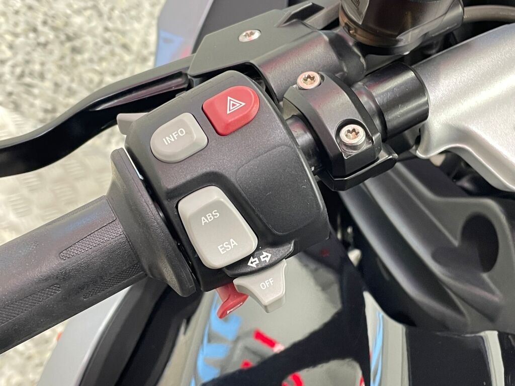 BMW K 2010 moniväri