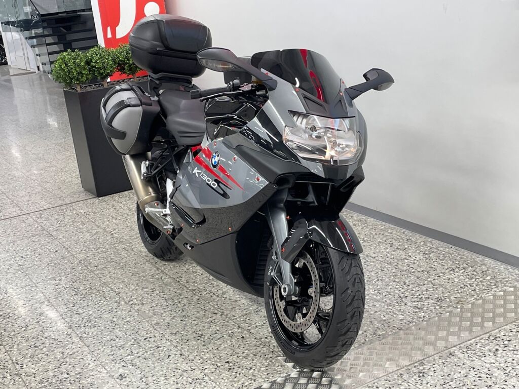 BMW K 2010 moniväri
