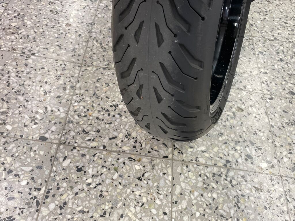 BMW K 2010 moniväri
