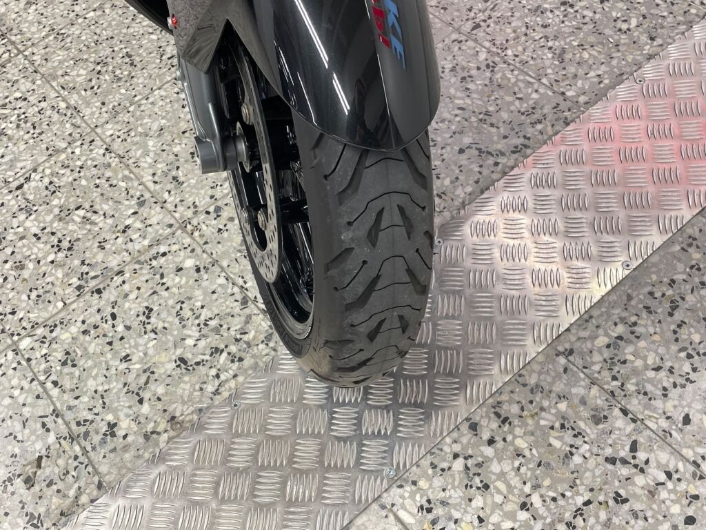 BMW K 2010 moniväri