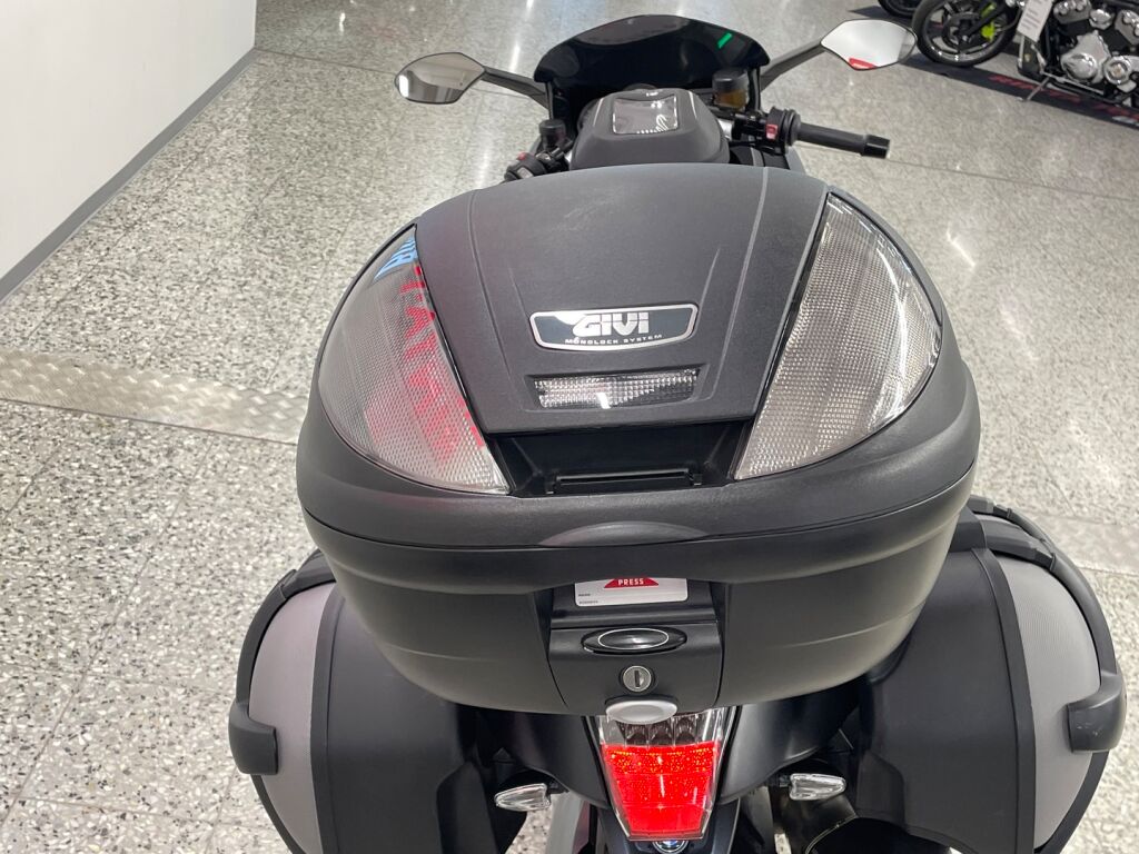 BMW K 2010 moniväri