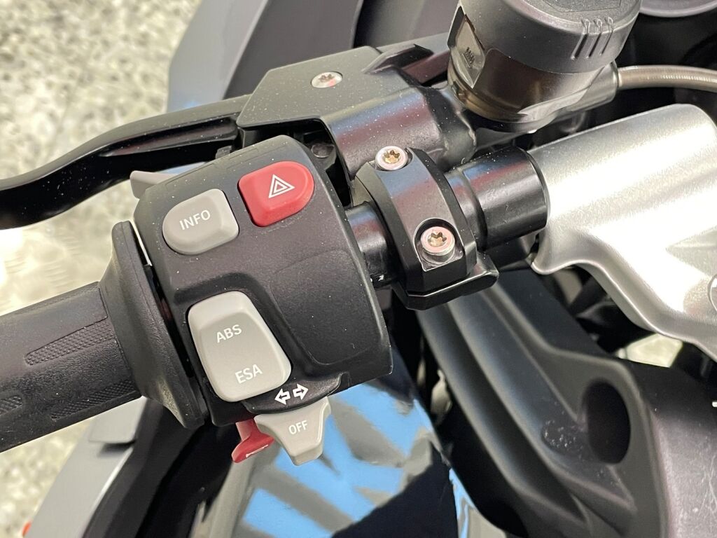 BMW K 2010 moniväri