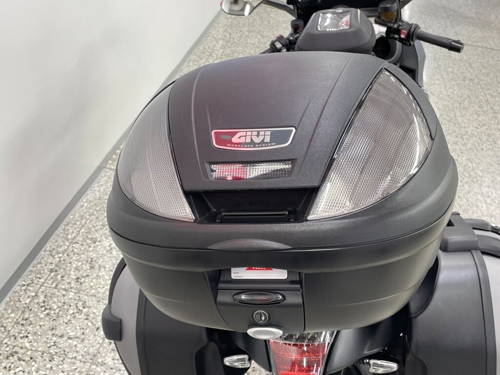 BMW K 2010 moniväri