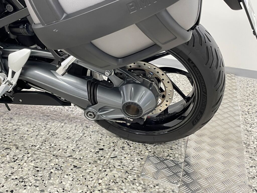 BMW K 2010 moniväri