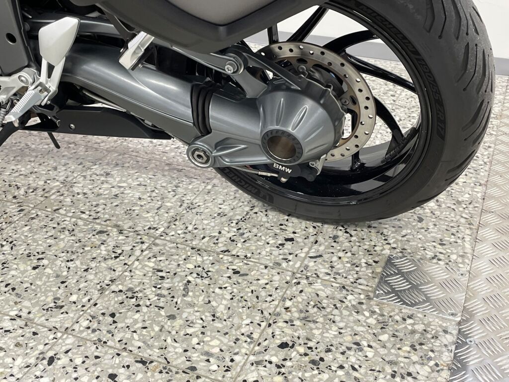 BMW K 2010 moniväri