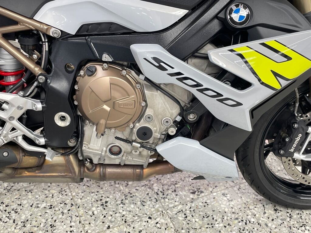 BMW S 2022 