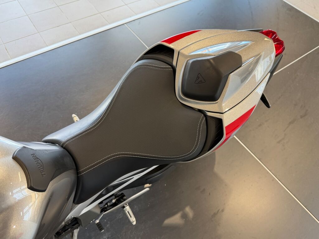 Triumph STREET TRIPLE 2020 