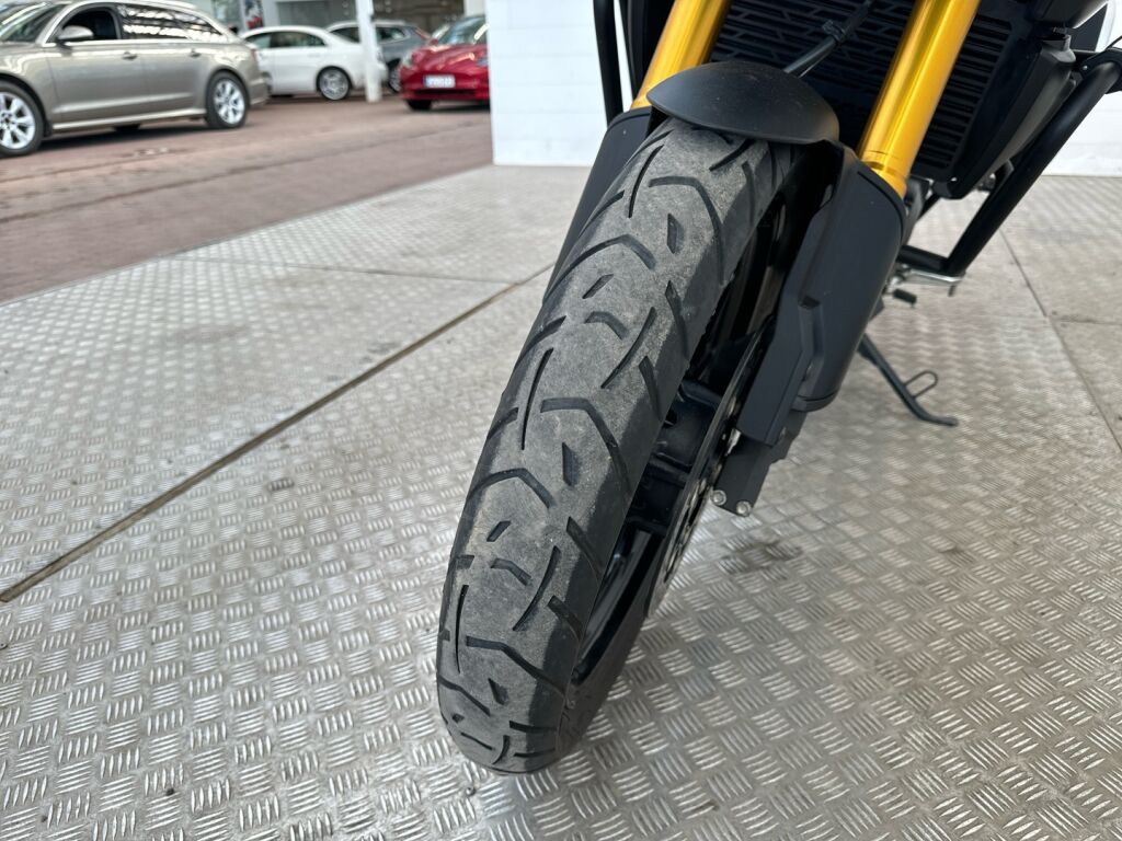 Suzuki DL 2015 Musta