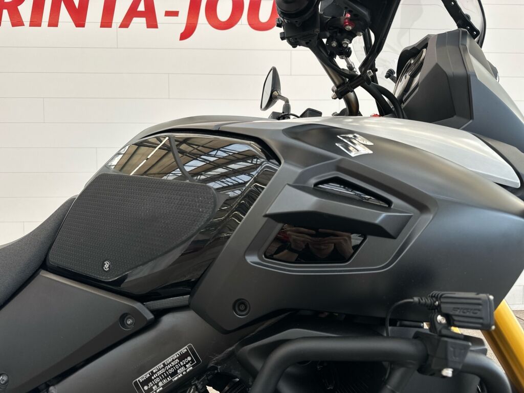 Suzuki DL 2015 Musta