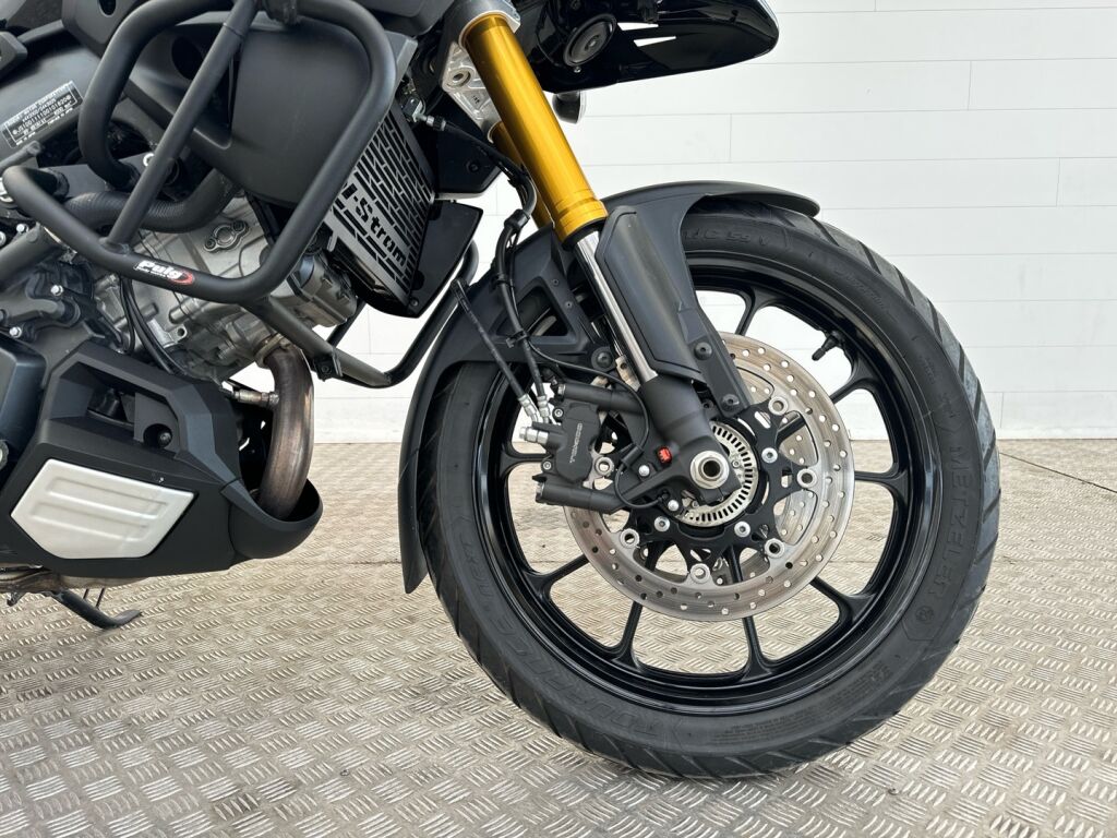 Suzuki DL 2015 Musta