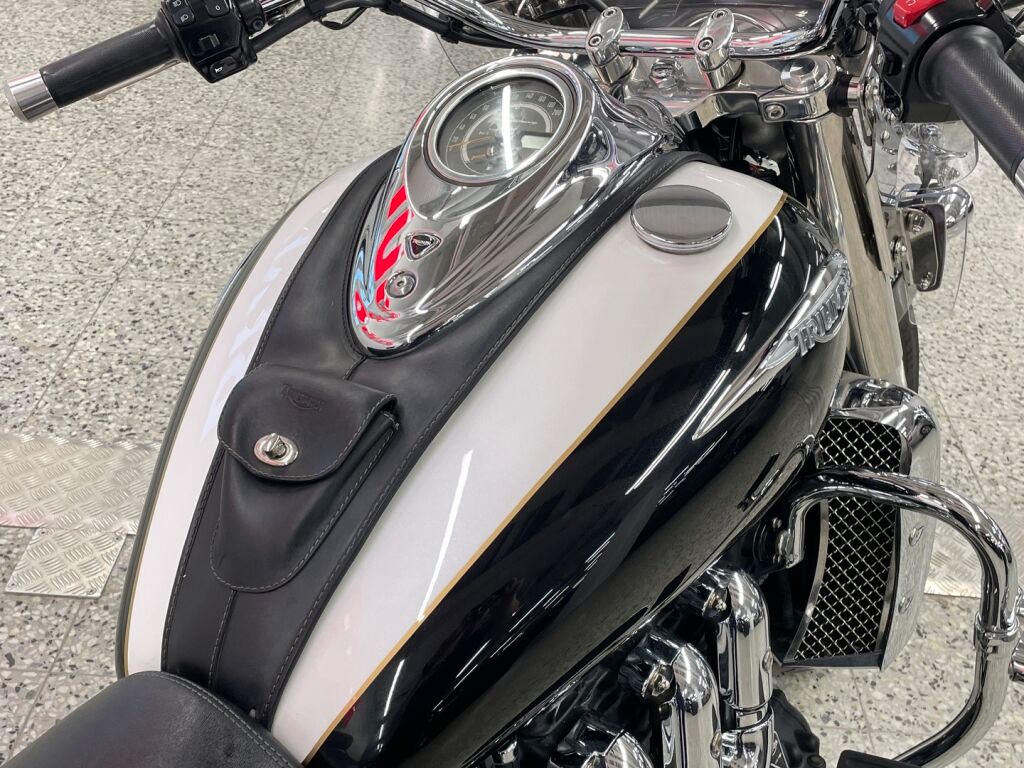 Triumph ROCKET III 2011 