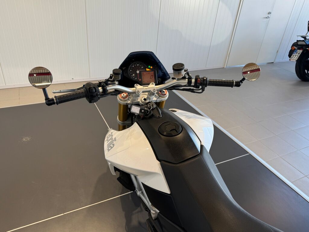 Aprilia Dorsoduro 2012 