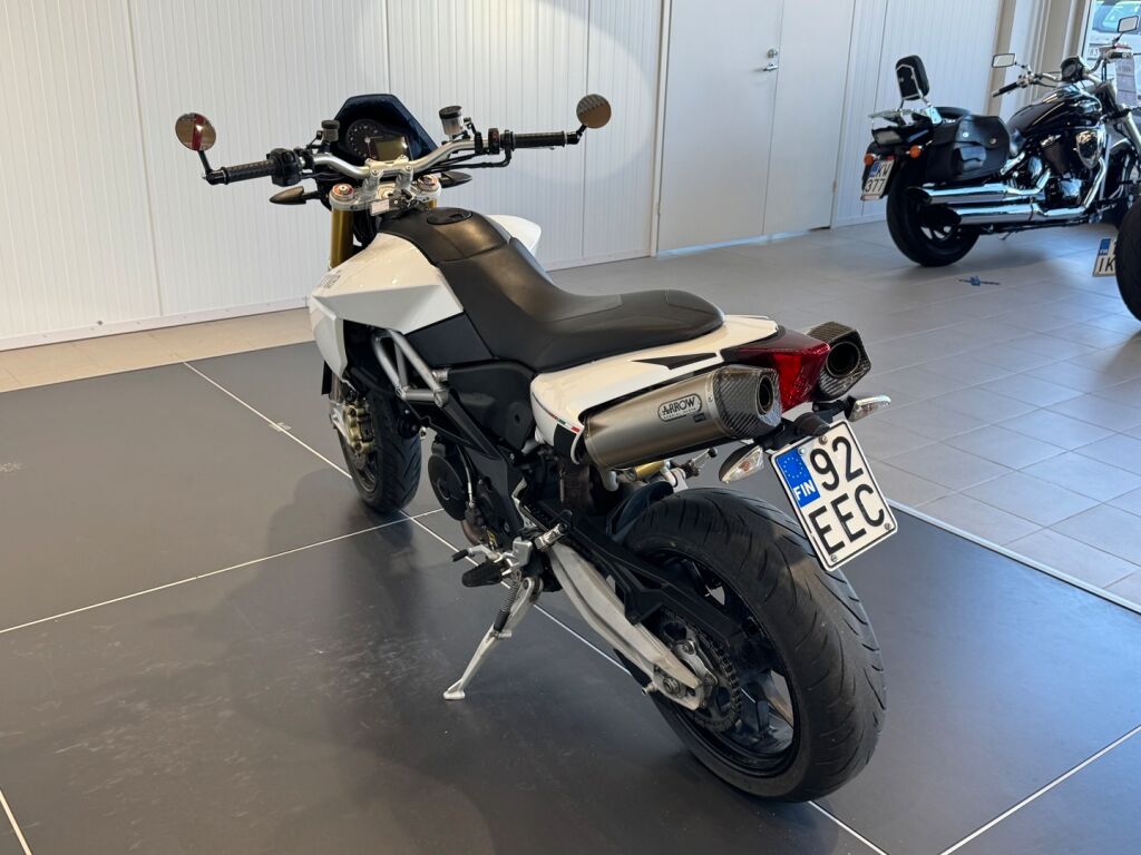 Aprilia Dorsoduro 2012 