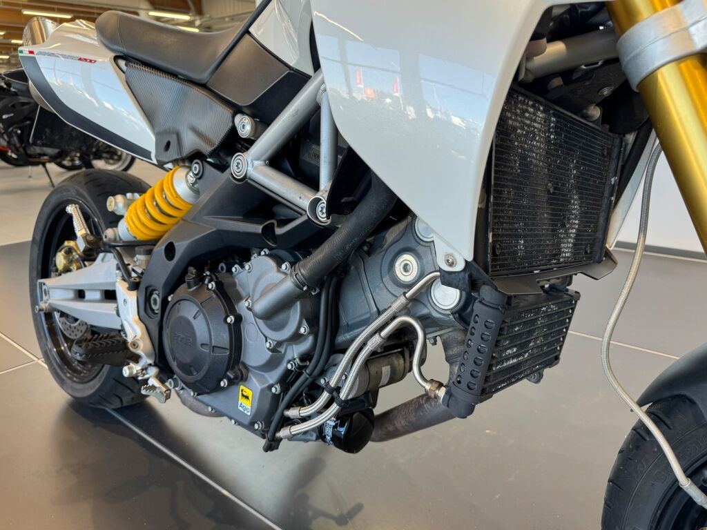 Aprilia Dorsoduro 2012 