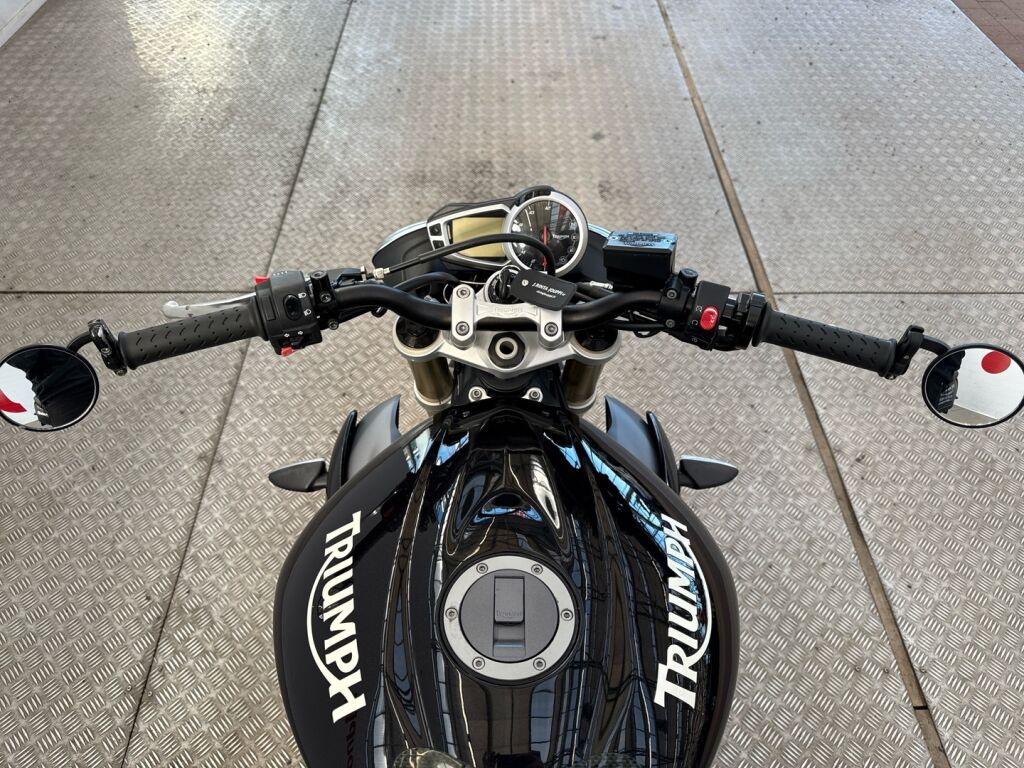 Triumph STREET TRIPLE 2015 