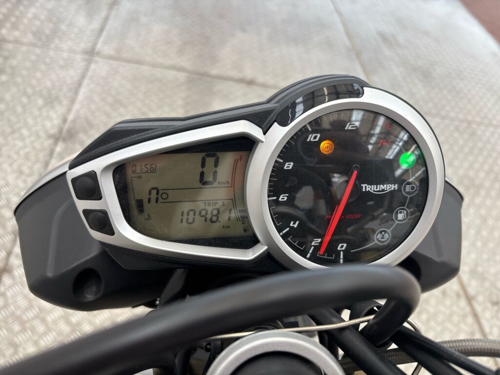 Triumph STREET TRIPLE 2015 