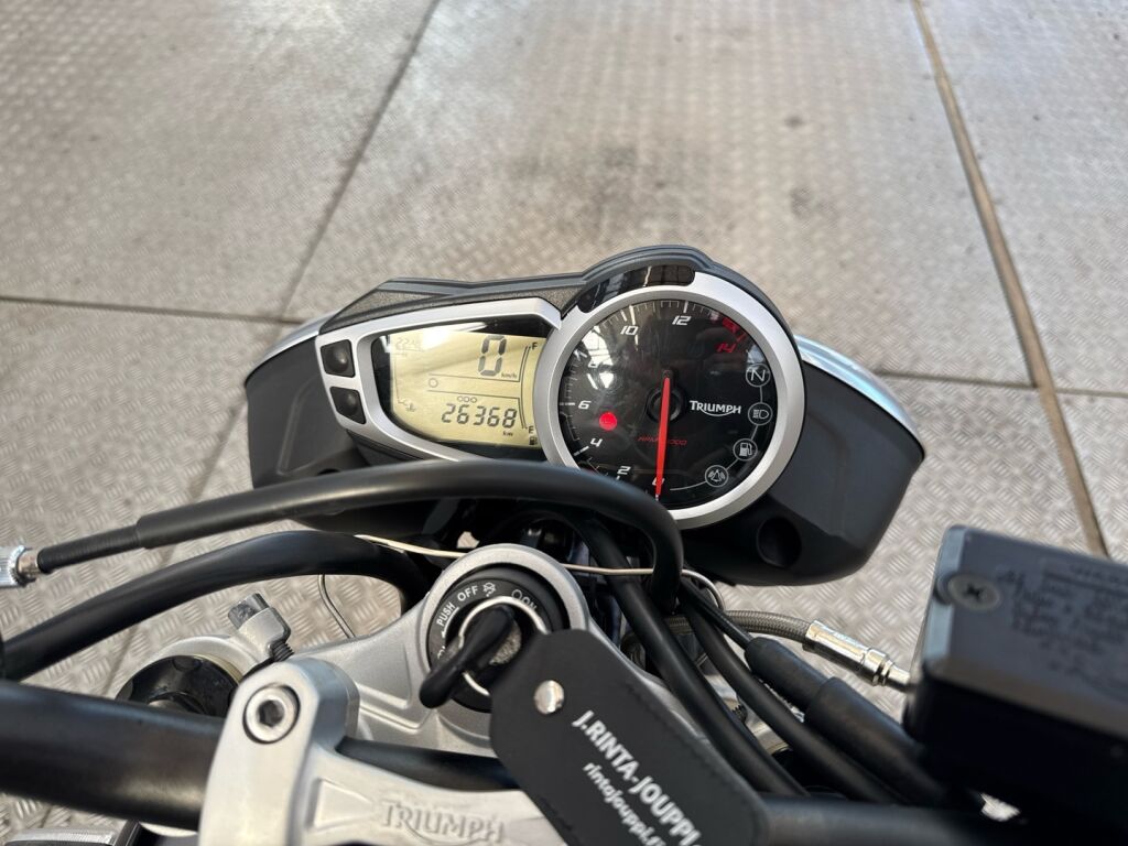 Triumph STREET TRIPLE 2015 