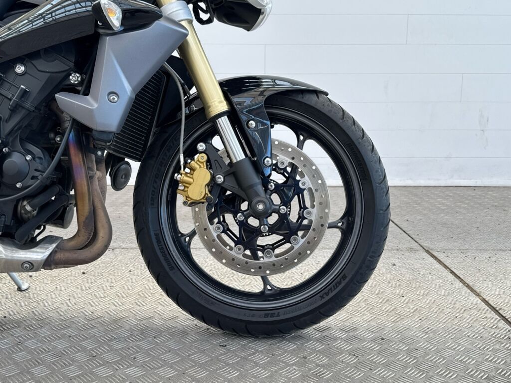 Triumph STREET TRIPLE 2015 