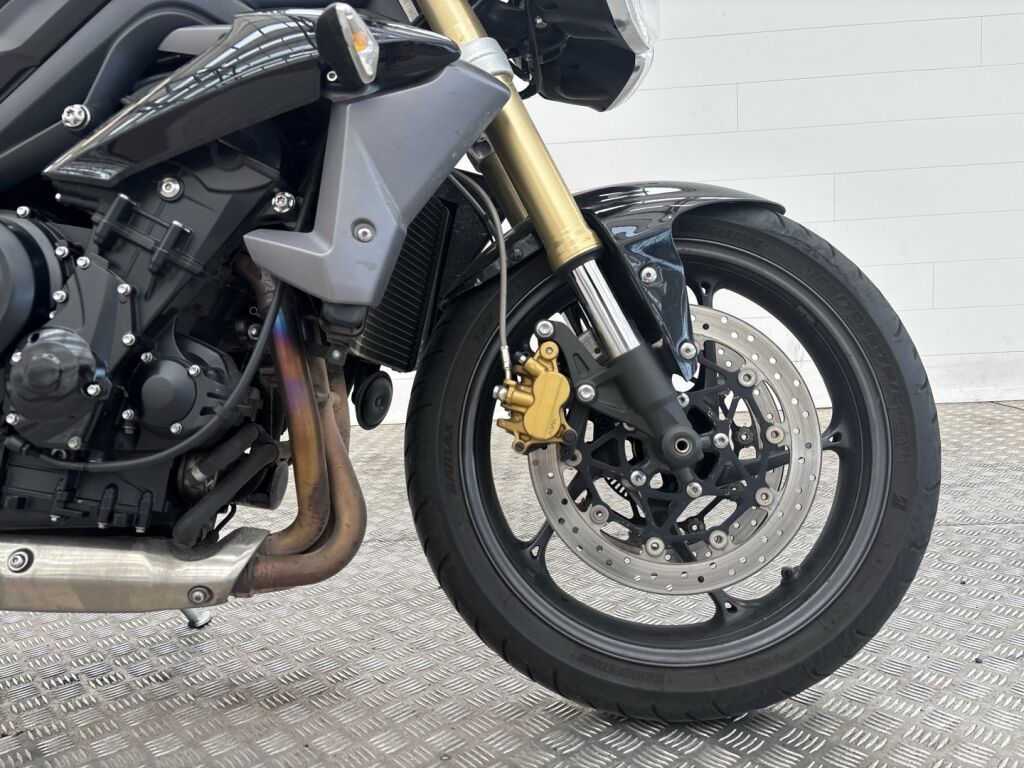 Triumph STREET TRIPLE 2015 