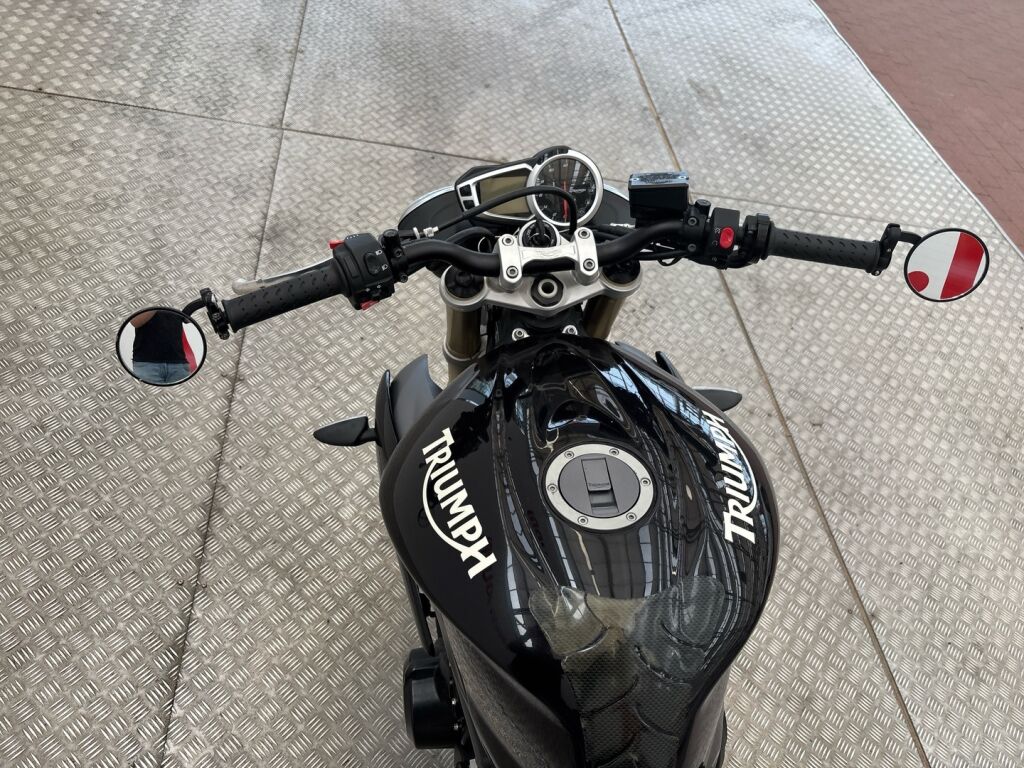 Triumph STREET TRIPLE 2015 